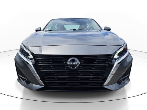 Used 2023 Nissan Altima 2.5 SV image 2