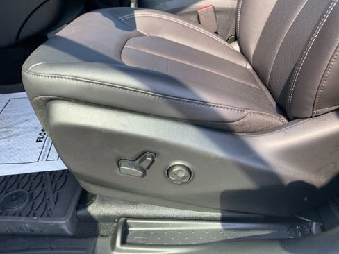 New 2025 Chrysler Pacifica Select w/ Fav Edition Package FWD image 10