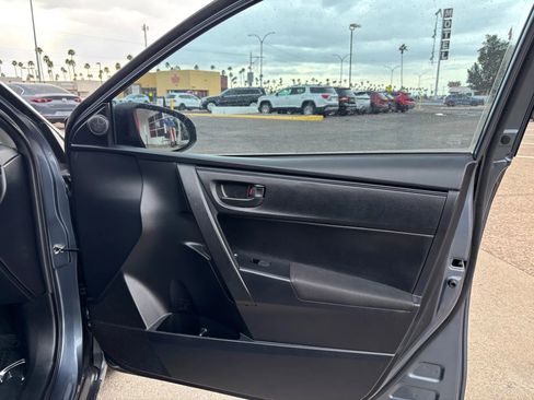 Used 2017 Toyota Corolla SE FWD image 22