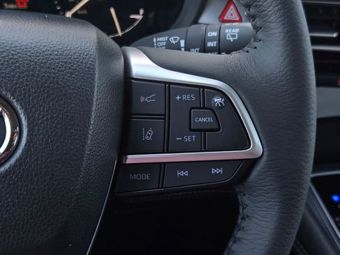 Certified 2026 Toyota Sienna XLE FWD image 21