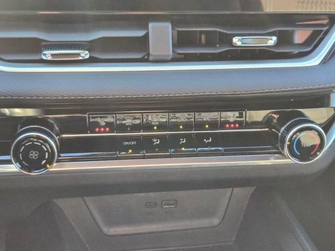 Used 2025 Chevrolet Equinox LT image 23