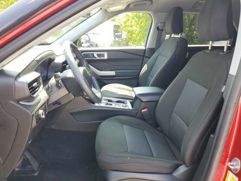 Certified 2024 Ford Explorer XLT AWD/4WD image 12