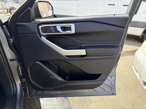 Used 2022 Ford Explorer XLT w/ Equipment Group 202A image 10