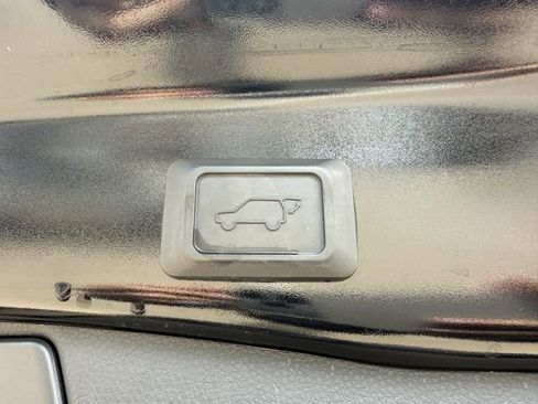 Used 2023 Toyota RAV4 XLE Premium image 31