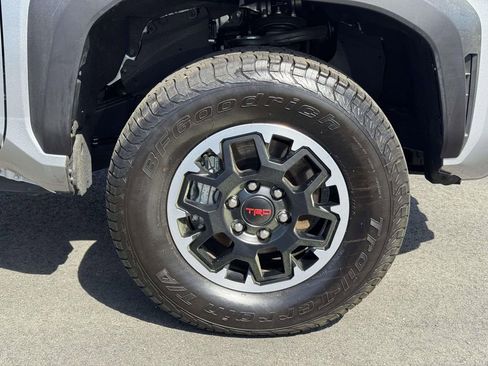 Used 2025 Toyota Tacoma TRD Off-Road AWD/4WD image 26