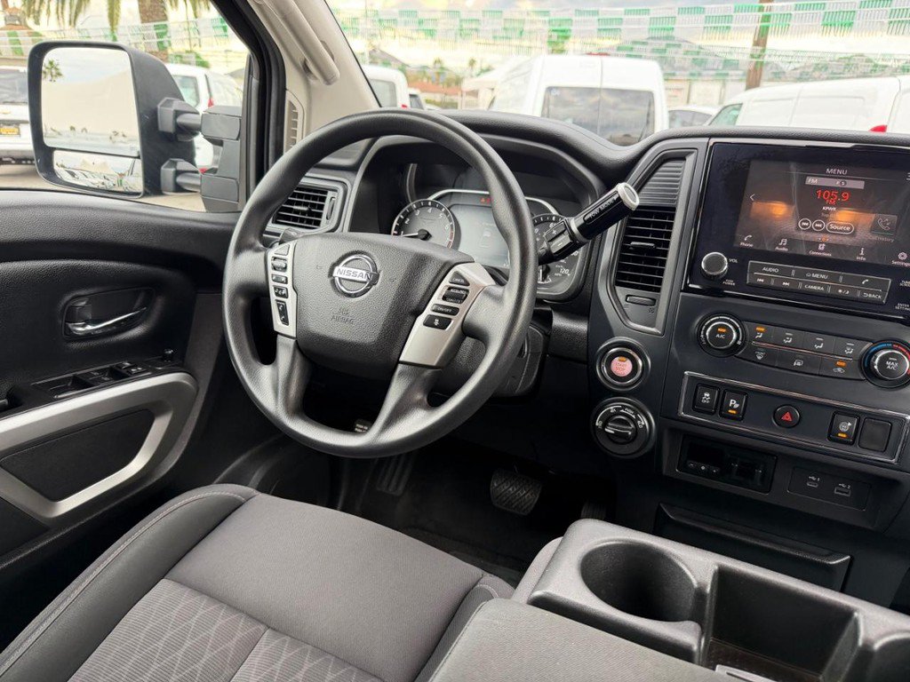 Used 2022 Nissan Titan SV AWD/4WD image 24