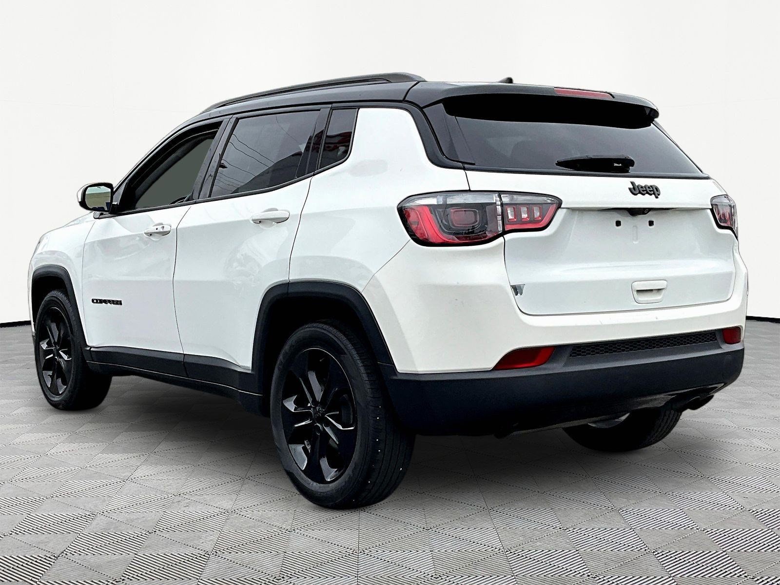 Used 2021 Jeep Compass Latitude FWD image 4