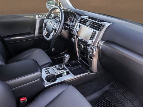 Used 2020 Toyota 4Runner SR5 Premium image 31