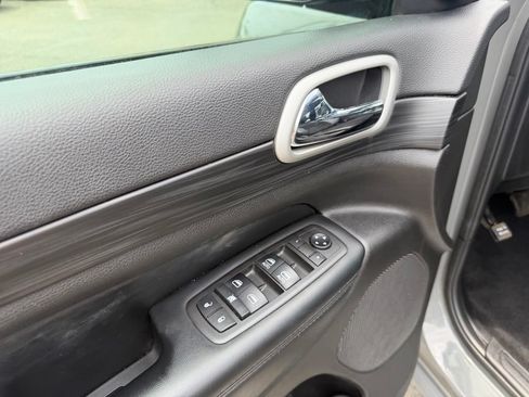 Used 2021 Jeep Grand Cherokee Laredo X AWD/4WD image 14