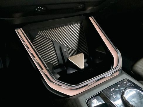 Used 2025 BMW X3 xDrive30i w/ Premium Package image 35