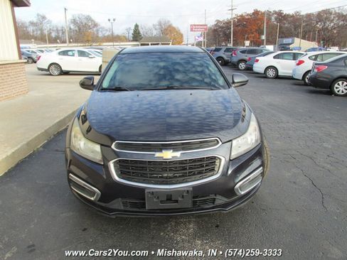 Used 2015 Chevrolet Cruze LT image 2