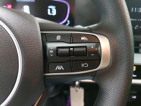 Used 2025 Kia Sportage LX image 17