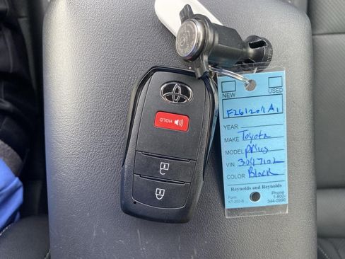 Used 2024 Toyota Prius XLE FWD image 20