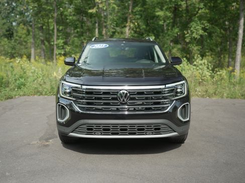 Used 2025 Volkswagen Atlas SEL image 3