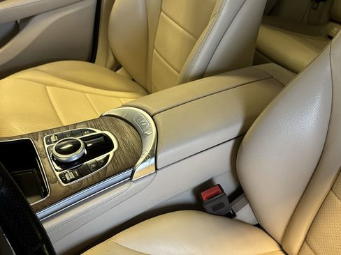 Used 2019 Mercedes-Benz GLC 300 GLC 300 w/ Premium Package image 20