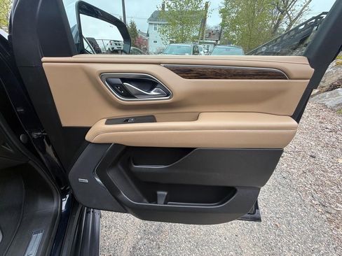 Used 2023 Chevrolet Tahoe Premier AWD/4WD image 16