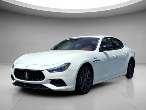 Used 2022 Maserati Ghibli Modena RWD image 1