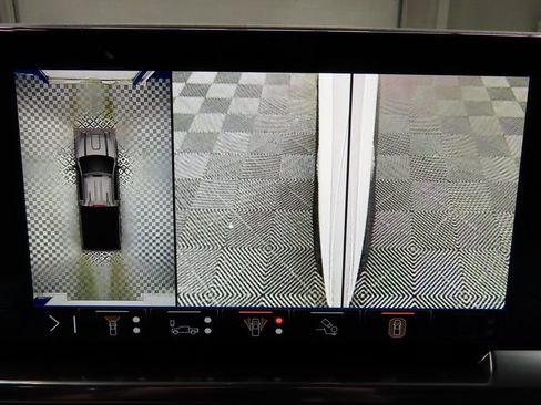 Used 2024 GMC Sierra 2500 SLT w/ SLT Premium Package image 19