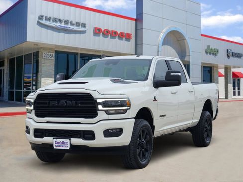 Used 2024 RAM 2500 Laramie w/ Night Edition AWD/4WD image 2