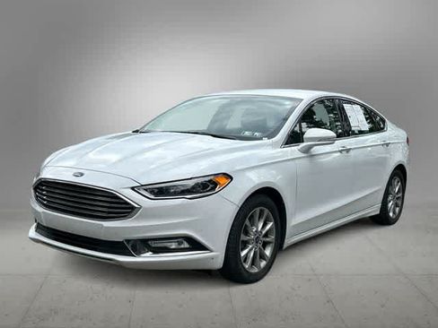 Used 2017 Ford Fusion SE FWD image 1
