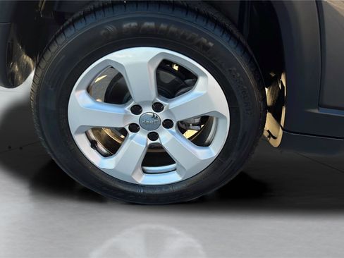 Used 2018 Jeep Compass Latitude w/ Popular Equipment Group image 15