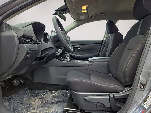 Used 2025 Nissan Sentra SV FWD image 22