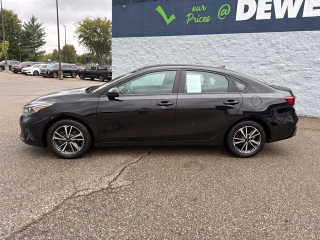 Used 2022 Kia Forte LXS FWD image 2