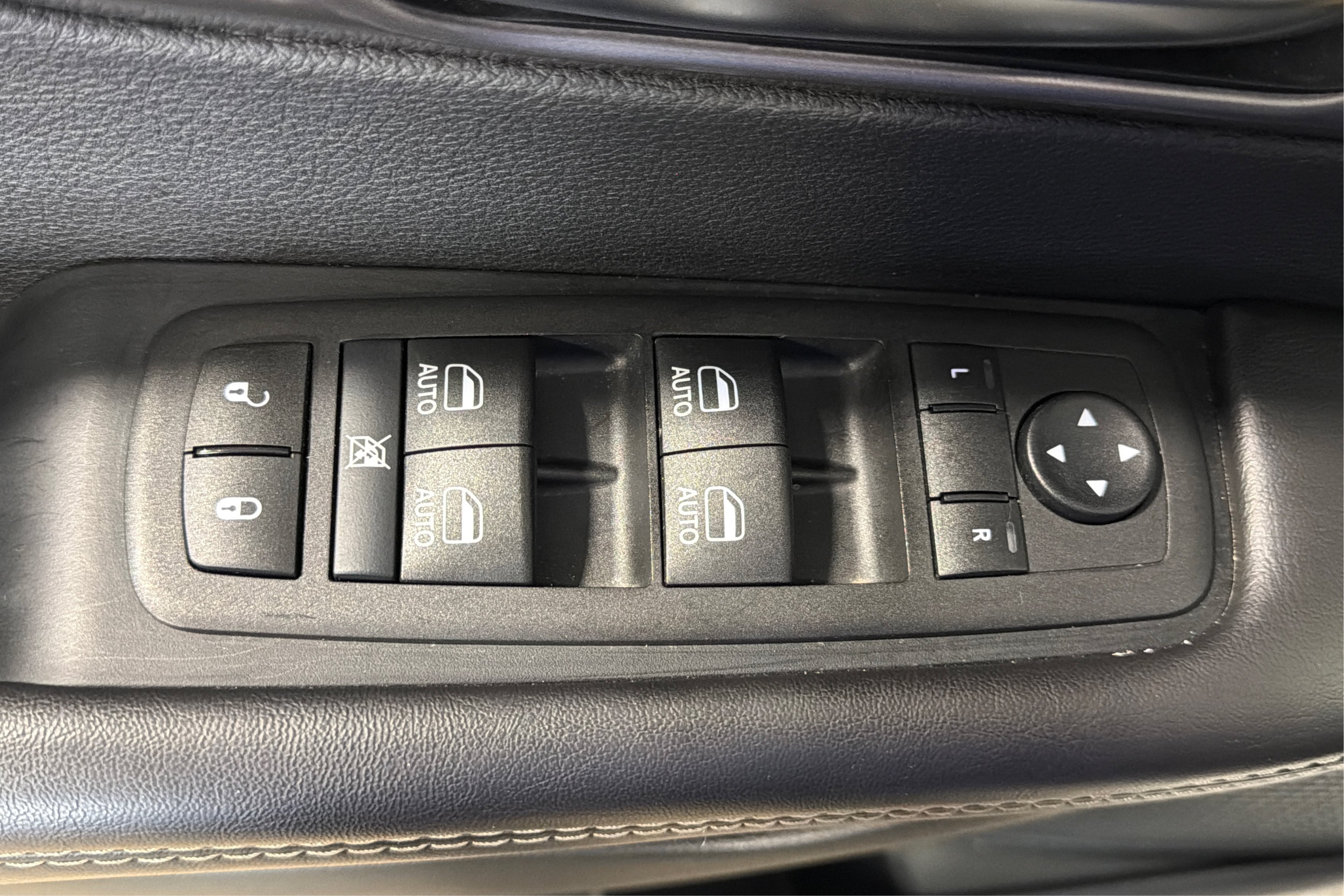 Used 2026 Chrysler Pacifica Select FWD image 16