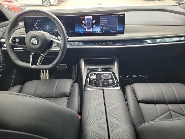 Used 2024 BMW 760i xDrive AWD/4WD image 2