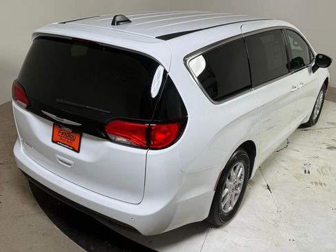 New 2026 Chrysler Voyager LX image 7