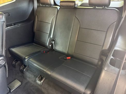 Used 2025 Buick Enclave Preferred image 34