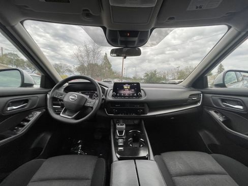 Used 2025 Nissan Rogue SV image 35