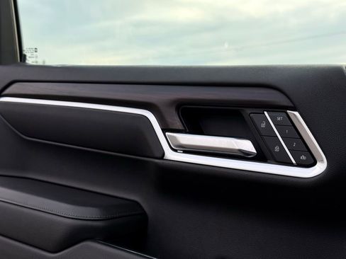 Used 2022 GMC Sierra 1500 SLT w/ SLT Convenience Package image 22