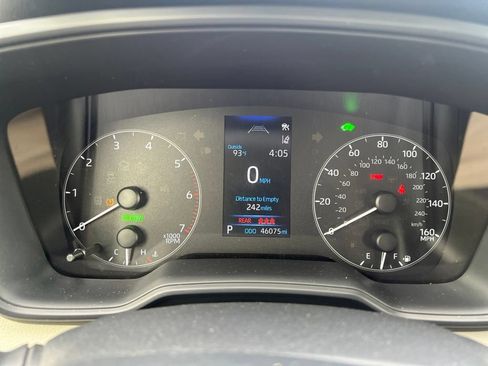 Used 2023 Toyota Corolla LE FWD image 3