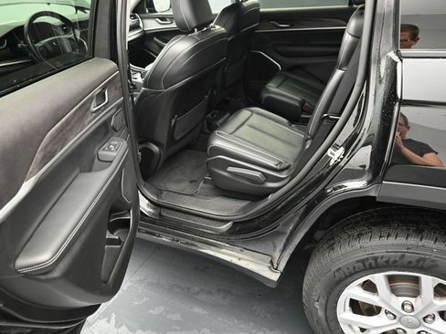 Used 2021 Jeep Grand Cherokee L Limited AWD/4WD image 21