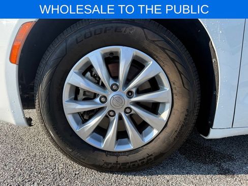 Used 2017 Chrysler Pacifica Touring w/ Tire & Wheel Group FWD image 19