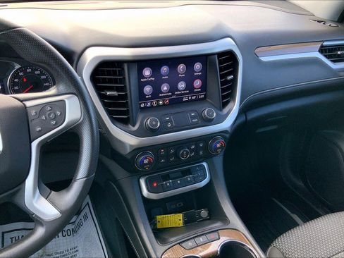 Used 2023 GMC Acadia SLE image 6