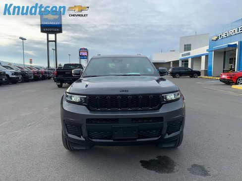 Used 2025 Jeep Grand Cherokee L Altitude image 2