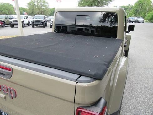 Used 2020 Jeep Gladiator Rubicon w/ Dual Top Group AWD/4WD image 33