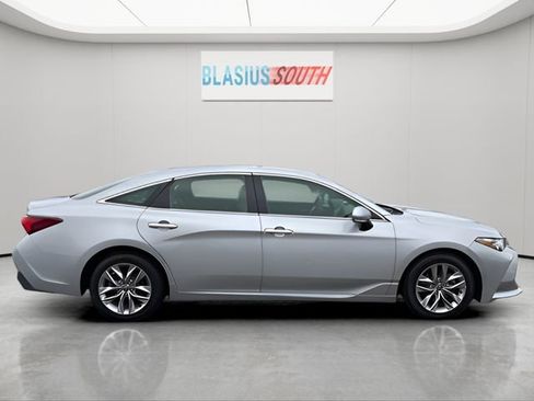 Used 2021 Toyota Avalon XLE image 2