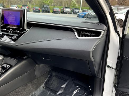 Used 2024 Toyota Corolla SE w/ SE Package image 17