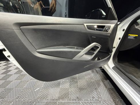 Used 2017 Hyundai Veloster Value Edition image 13