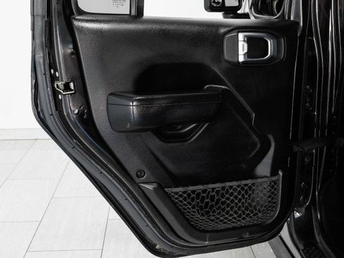 Used 2018 Jeep Wrangler Unlimited Sport S image 39