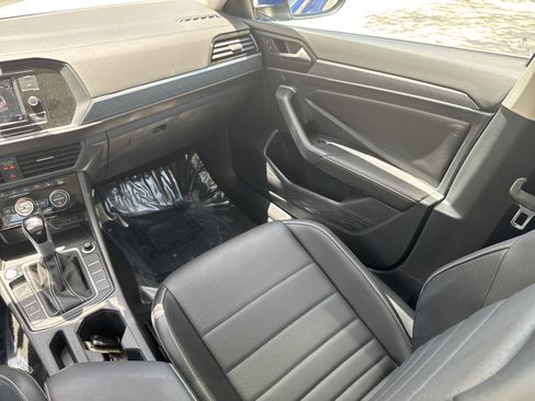 Certified 2023 Volkswagen Jetta SE w/ Panoramic Sunroof Package FWD image 15