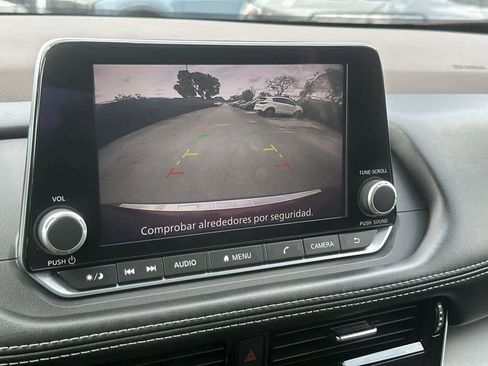 Used 2023 Nissan Rogue SV FWD image 19