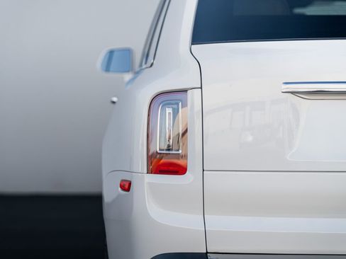 Used 2022 Rolls-Royce Cullinan image 17