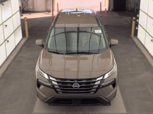 Used 2025 Nissan Rogue SV AWD/4WD image 3