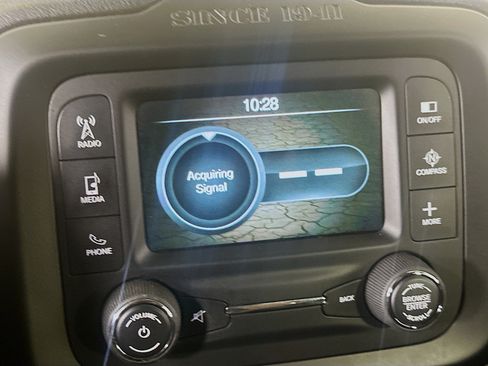 Used 2016 Jeep Renegade Latitude FWD image 21