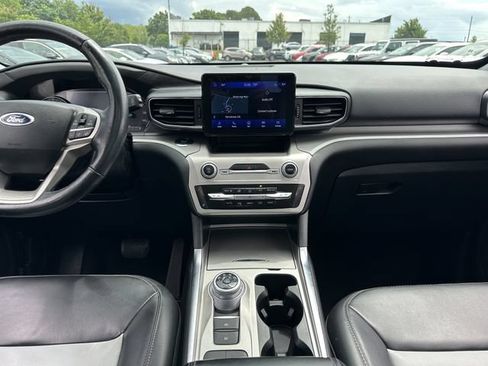 Used 2022 Ford Explorer XLT w/ Equipment Group 202A RWD image 15