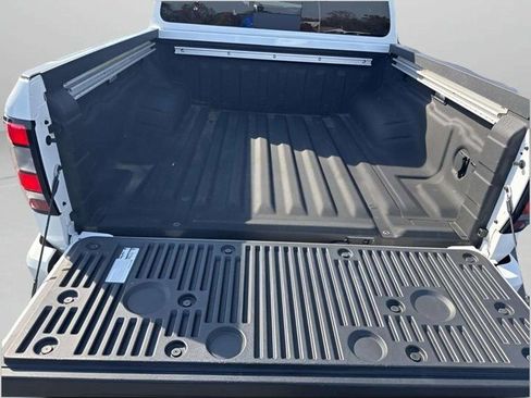 Used 2023 Nissan Frontier SV w/ SV Convenience Package image 17